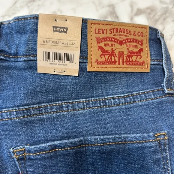 24 HR SALE ONLY Levi’s High Rise Hypersoft Jeans - Picture 3 of 6